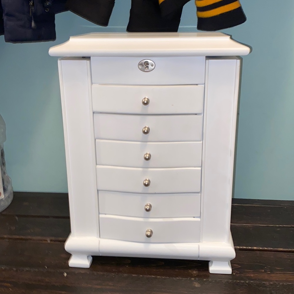 JEWELRY BOX
